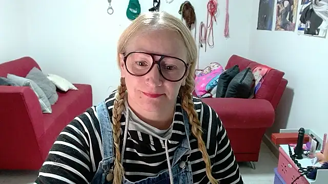 emperabigbootybigass online show from January 9, 12:42 pm