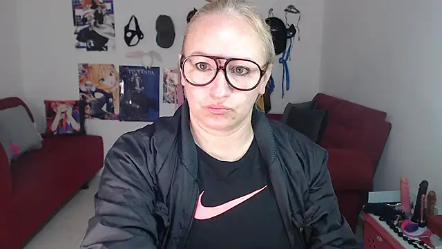 Snapshot of emperabigbootybigass chatting on October 15, 12:41 pm emperabigbootybigass online show from October 15, 12:41 pm