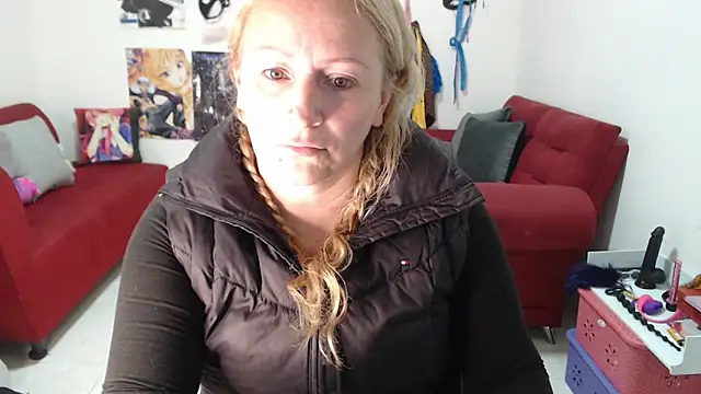 Snapshot of emperabigbootybigass chatting on October 14, 12:30 pm emperabigbootybigass online show from October 14, 12:30 pm