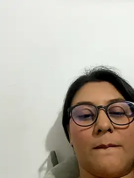 Snapshot of ANYLU19 chatting on October 4, 3:23 am ANYLU19 online show from October 4, 3:23 am