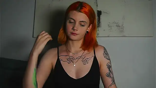 Snapshot of HarpyWitch chatting on October 3, 6:57 pm HarpyWitch online show from October 3, 6:57 pm