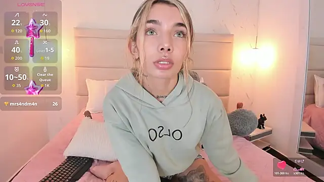 Mollymoon1 online show from December 1, 8:55 pm