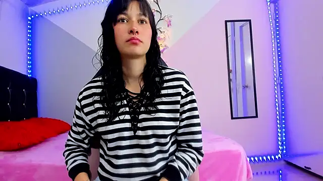 Snapshot of Camcrush__ chatting on October 7, 8:24 pm Camcrush online show from October 7, 8:24 pm
