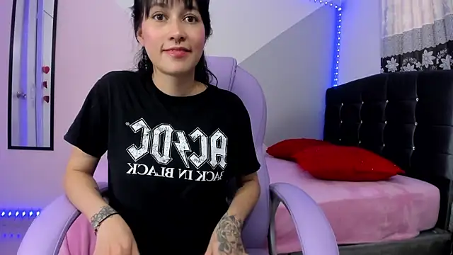 Snapshot of Camcrush__ chatting on October 15, 7:49 pm Camcrush online show from October 15, 7:49 pm