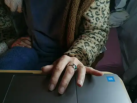 VeneRed online show from March 27, 9:54 am