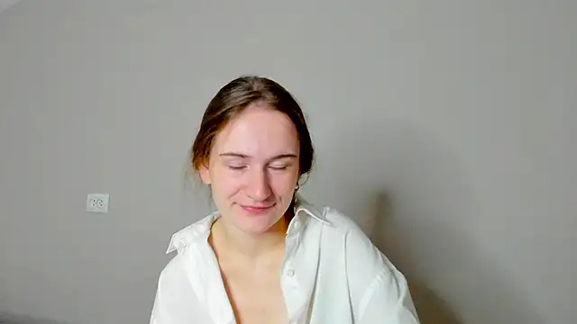 Snapshot of L1ittle_kitty_ chatting on September 29, 6:18 am L1ittle kitty online show from September 29, 6:18 am