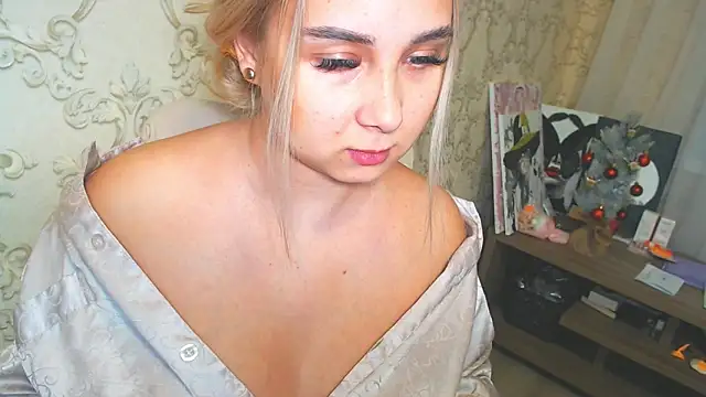 DolphinDreams online show from January 14, 1:49 pm