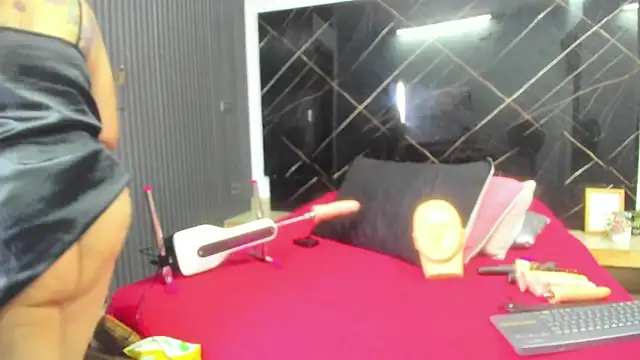 Snapshot of cloee-rabbyt chatting on October 10, 11:15 am cloee-rabbyt online show from October 10, 11:15 am