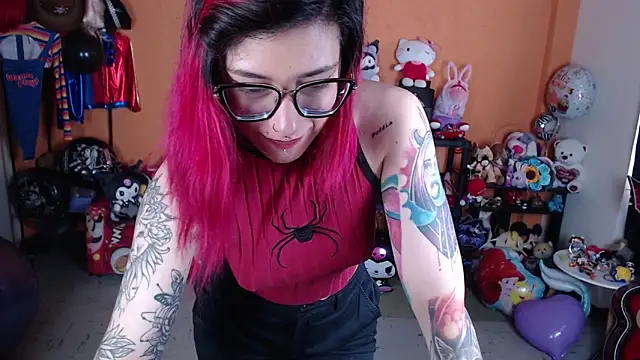 Snapshot of MissMiia2 chatting on October 3, 6:24 pm MissMiia2 online show from October 3, 6:24 pm