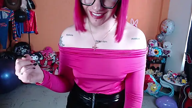 Snapshot of MissMiia2 chatting on October 7, 4:22 pm MissMiia2 online show from October 7, 4:22 pm