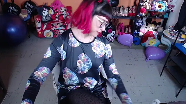 Snapshot of MissMiia2 chatting on October 14, 2:41 pm MissMiia2 online show from October 14, 2:41 pm