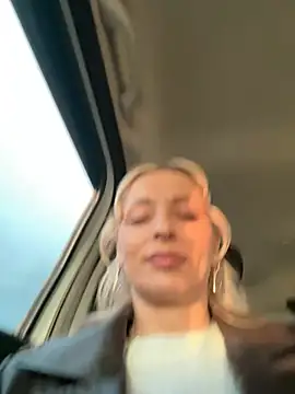 Diamond Bunny  online show from March 25, 3:48 pm