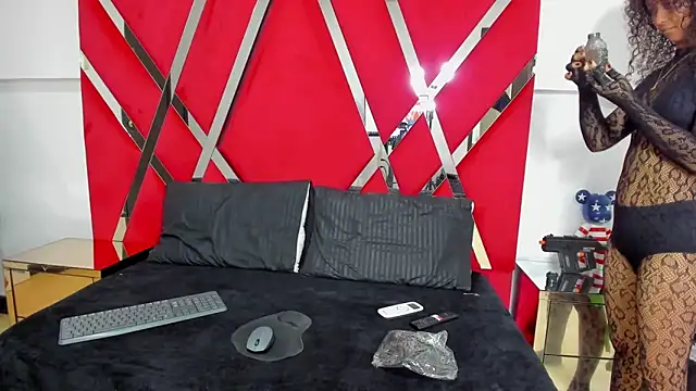 Milanxht online show from October 30, 6:53 pm