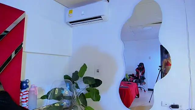 Milanxht online show from October 16, 8:55 pm