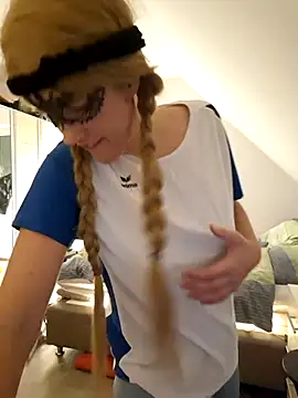 SexyLayla1 online show from November 18, 6:20 pm