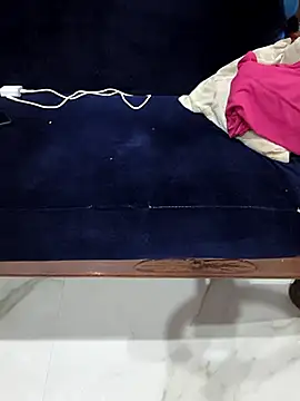 kaveerpooja947 online show from April 18, 8:09 pm