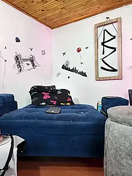 keila j online show from October 16, 10:40 am