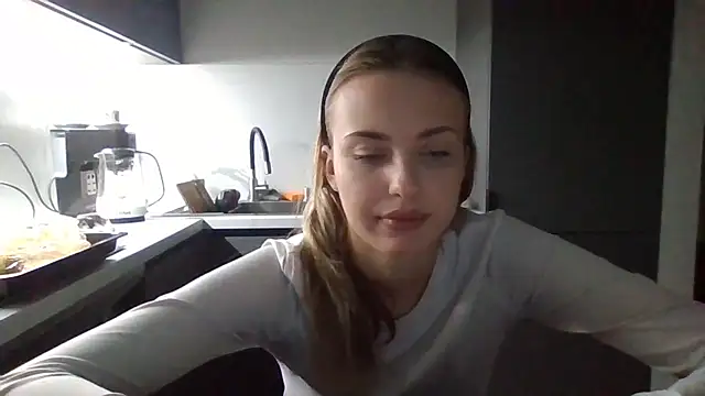 Snapshot of Sweety_Nika chatting on September 23, 9:13 pm Sweety Nika online show from September 23, 9:13 pm