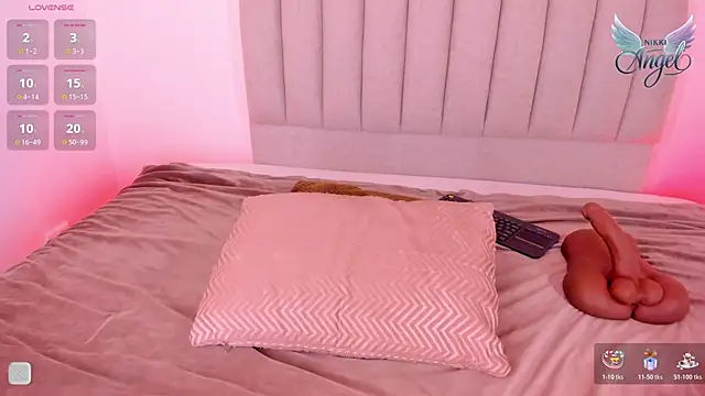 Nikki Angel  online show from October 25, 7:32 pm