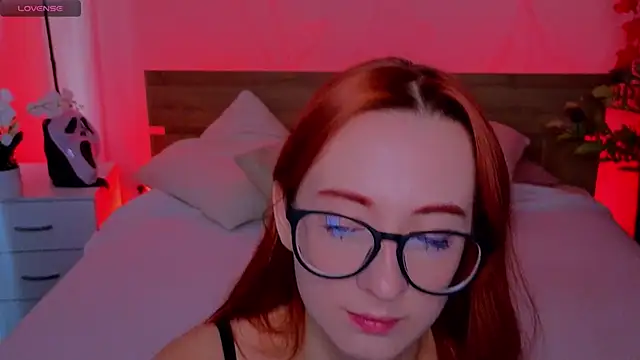 Snapshot of Dark_Lola_ chatting on October 19, 2:24 am Dark Lola online show from October 19, 2:24 am