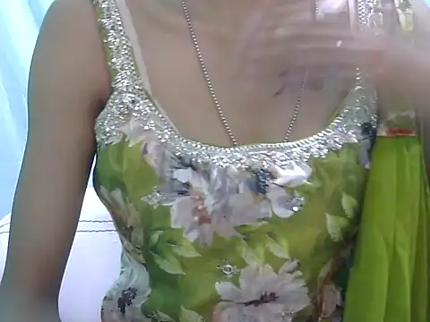 MAAYRA 09 online show from June 23, 12:36 pm