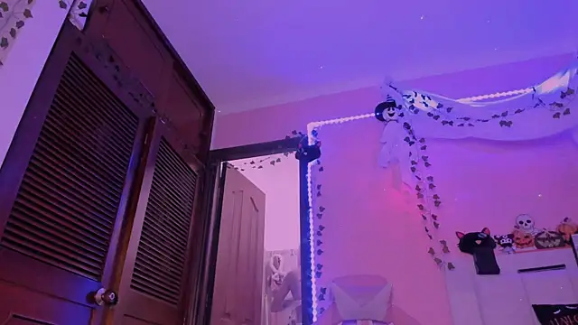 gabyye capprins online show from October 10, 12:37 am