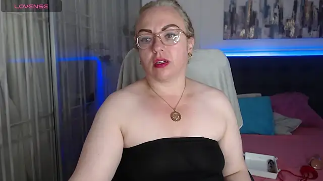 Tania Goddess  online show from October 18, 8:10 pm