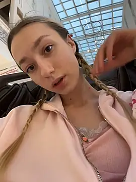 Lia  Love online show from November 20, 12:06 pm