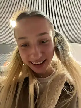 Snapshot of Lia__Love chatting on October 15, 12:41 pm Lia Love online show from October 15, 12:41 pm