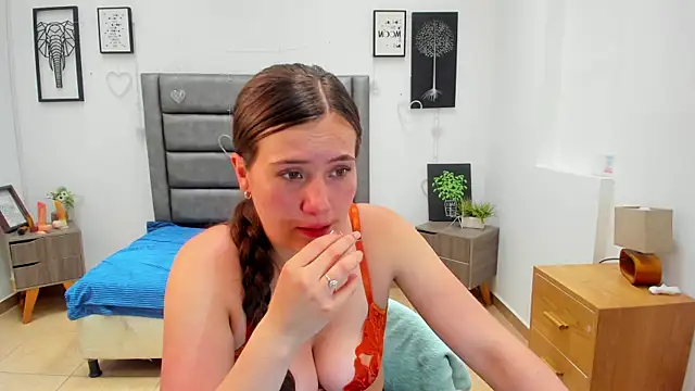 lauren rios7 online show from June 2, 7:04 pm