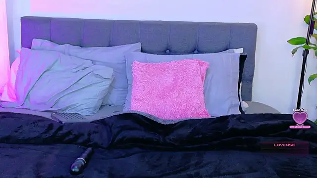 Rouse Hilton online show from September 29, 9:20 pm