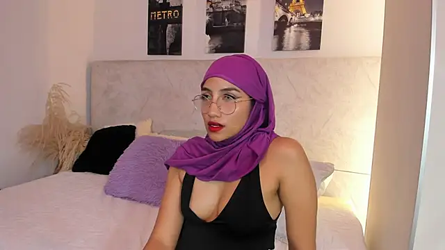 naomiii   online show from June 4, 7:18 pm