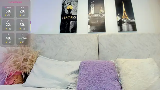 naomiii   online show from April 18, 11:56 am