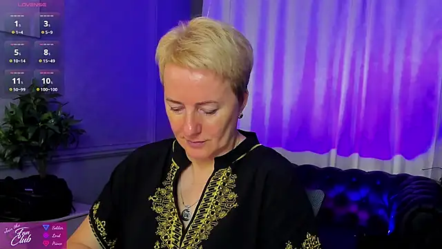 Snapshot of Nika_Smit chatting on September 19, 5:28 am Nika Smit online show from September 19, 5:28 am