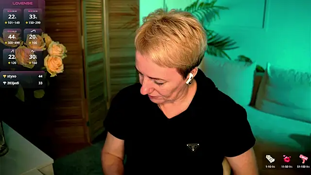 Snapshot of Nika_Smit chatting on September 27, 6:42 am Nika Smit online show from September 27, 6:42 am