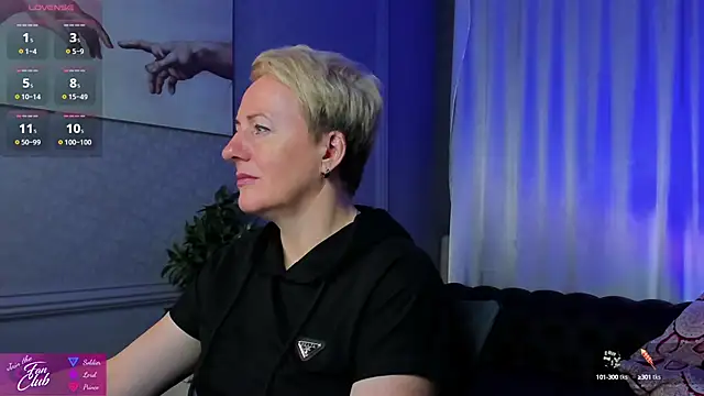 Snapshot of Nika_Smit chatting on September 18, 5:17 am Nika Smit online show from September 18, 5:17 am