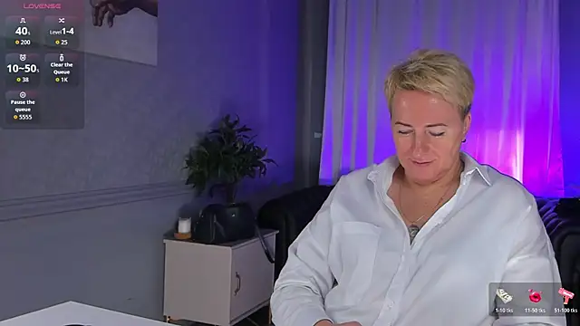 Snapshot of Nika_Smit chatting on October 18, 9:45 am Nika Smit online show from October 18, 9:45 am
