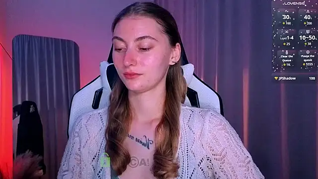 lady curls online show from September 13, 10:18 pm