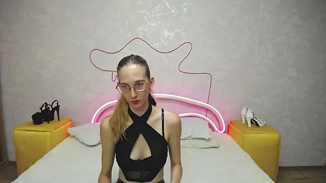 Snapshot of KlaryBrait chatting on September 25, 6:34 am KlaryBrait online show from September 25, 6:34 am