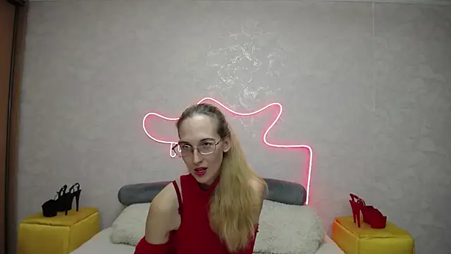Snapshot of KlaryBrait chatting on October 11, 11:36 am KlaryBrait online show from October 11, 11:36 am