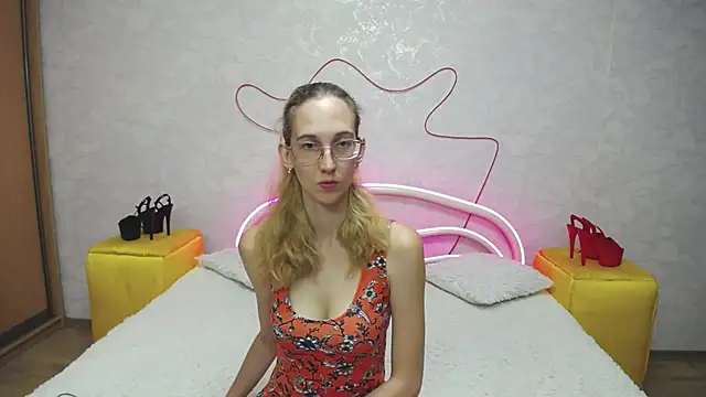 Snapshot of KlaryBrait chatting on September 21, 6:01 am KlaryBrait online show from September 21, 6:01 am