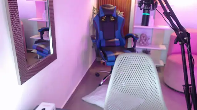 Snapshot of Dalila_Sky chatting on September 20, 6:17 pm Dalila Sky online show from September 20, 6:17 pm