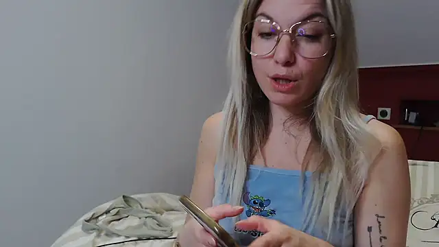 carlaaa online show from April 16, 9:39 pm