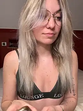 carlaaa online show from April 20, 8:45 pm