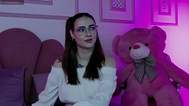 Abby  White online show from October 5, 4:12 pm