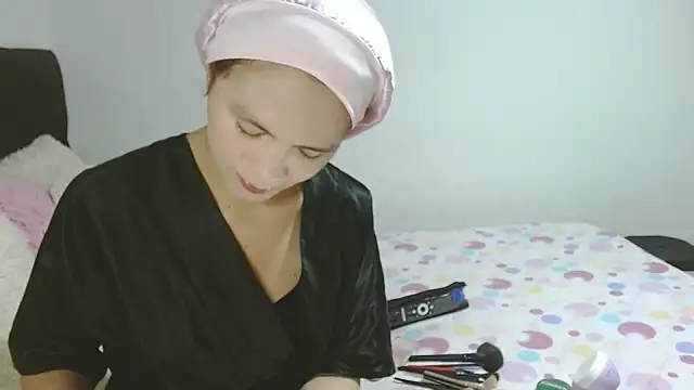 Snapshot of giuliana_andrade chatting on September 11, 2:12 am giuliana andrade online show from September 11, 2:12 am