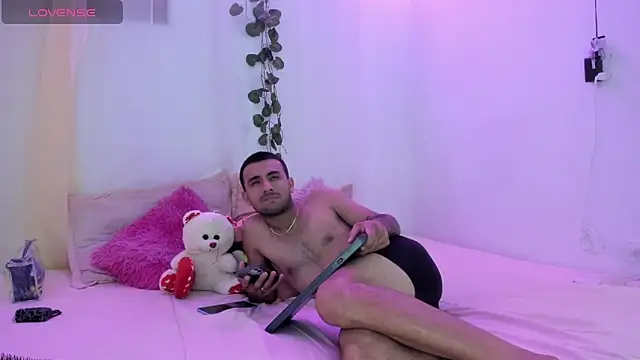 catalina and roger online show from November 18, 9:05 pm