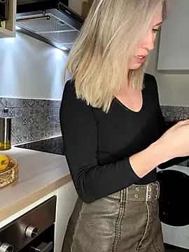 lola tentatiion online show from January 11, 3:50 pm