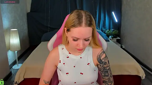 Carol  Cox online show from November 6, 10:59 pm