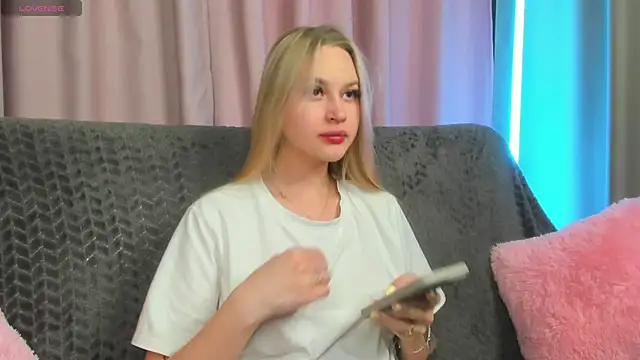 Snapshot of Carol__Cox chatting on October 9, 11:09 pm Carol Cox online show from October 9, 11:09 pm